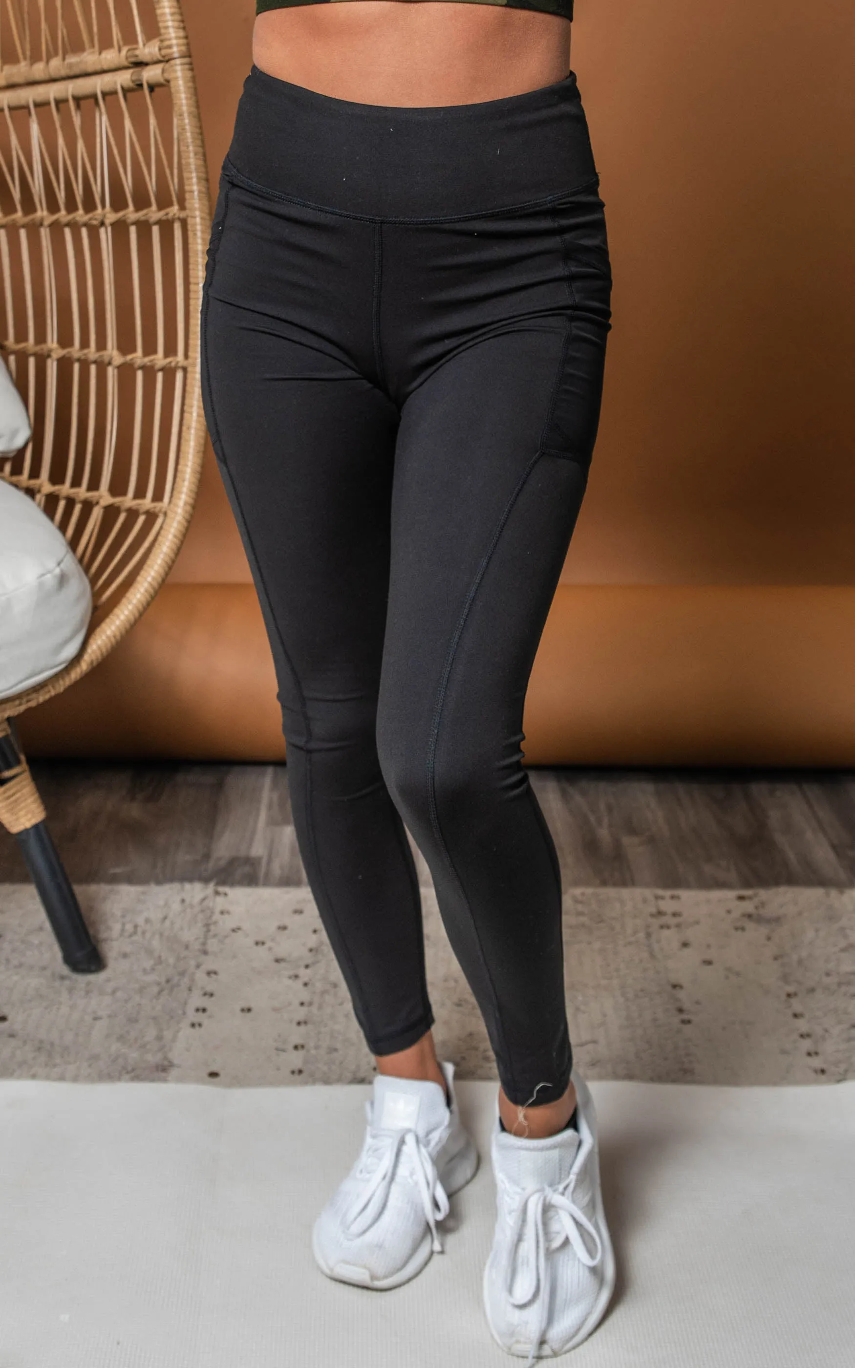 Black Mesh Pocket Highwaist Leggings - Final Sale